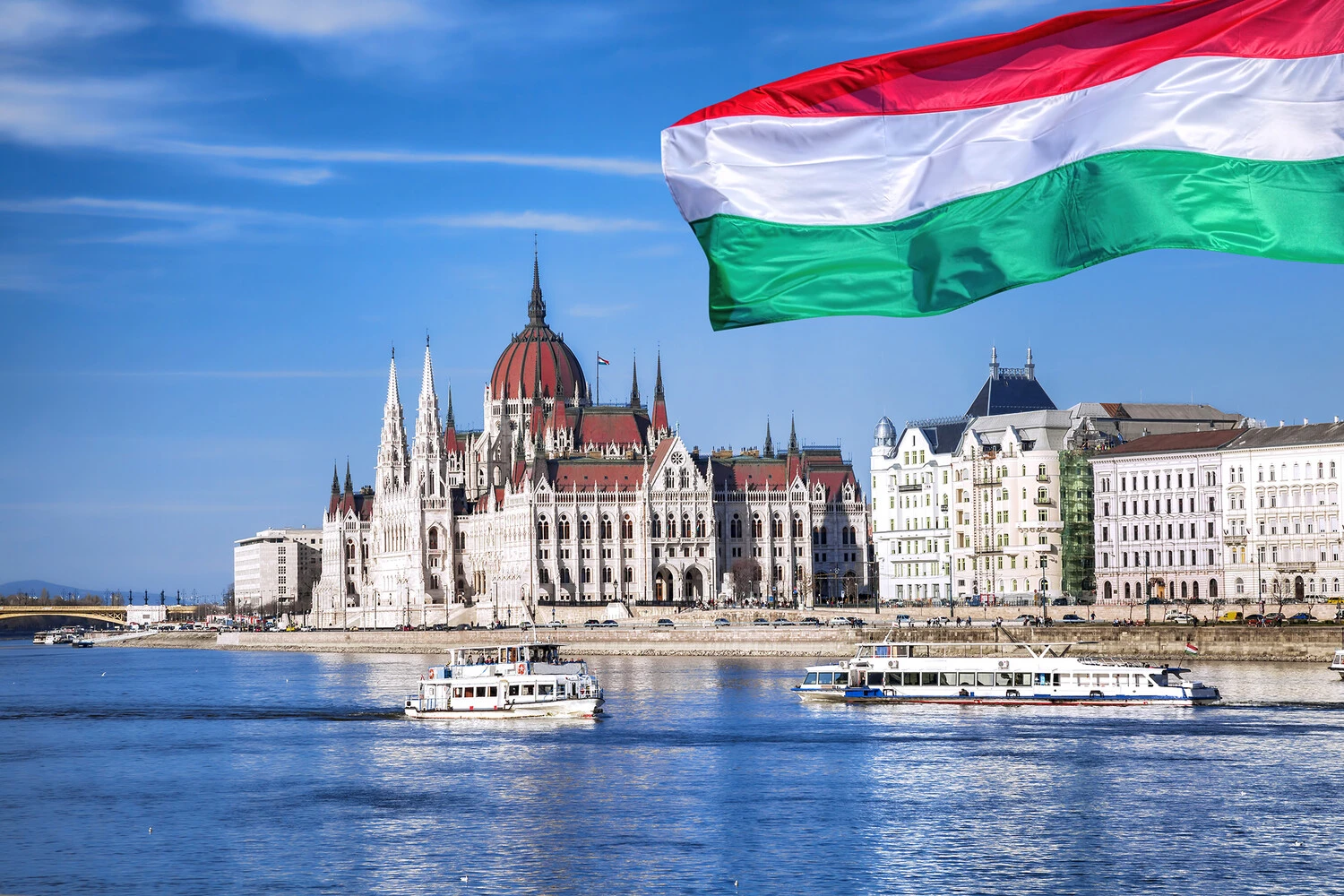 Венгрия высылает 10 российских дипломатов. Об этом заявила глава венгерского МИД Анита ...