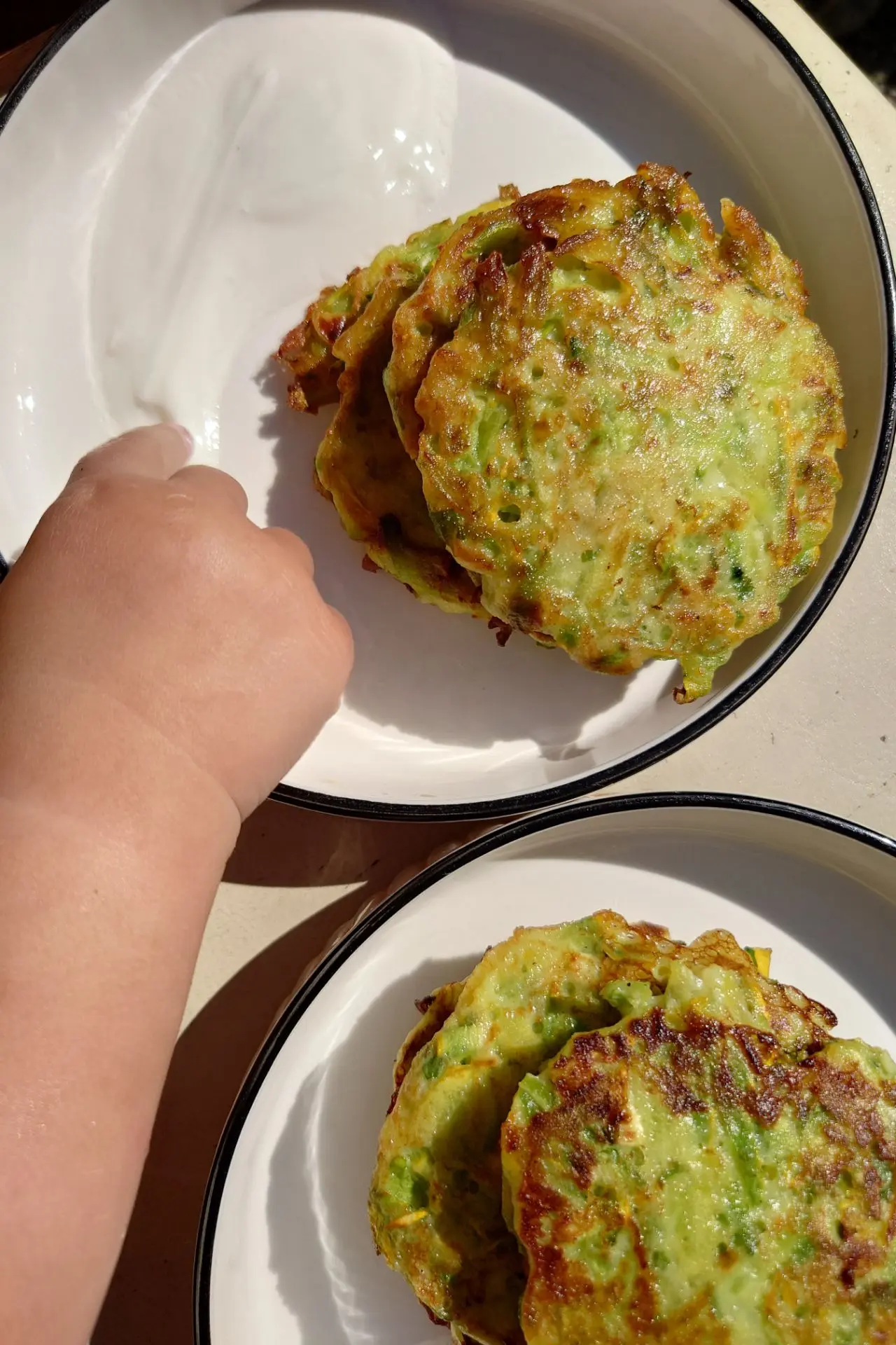 Кабачковые оладьи с кинзой и чесноком.