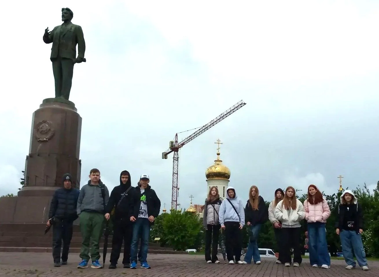 Туристический отряд 57-й школы завершил смену экскурсией к главным символам Калининграда