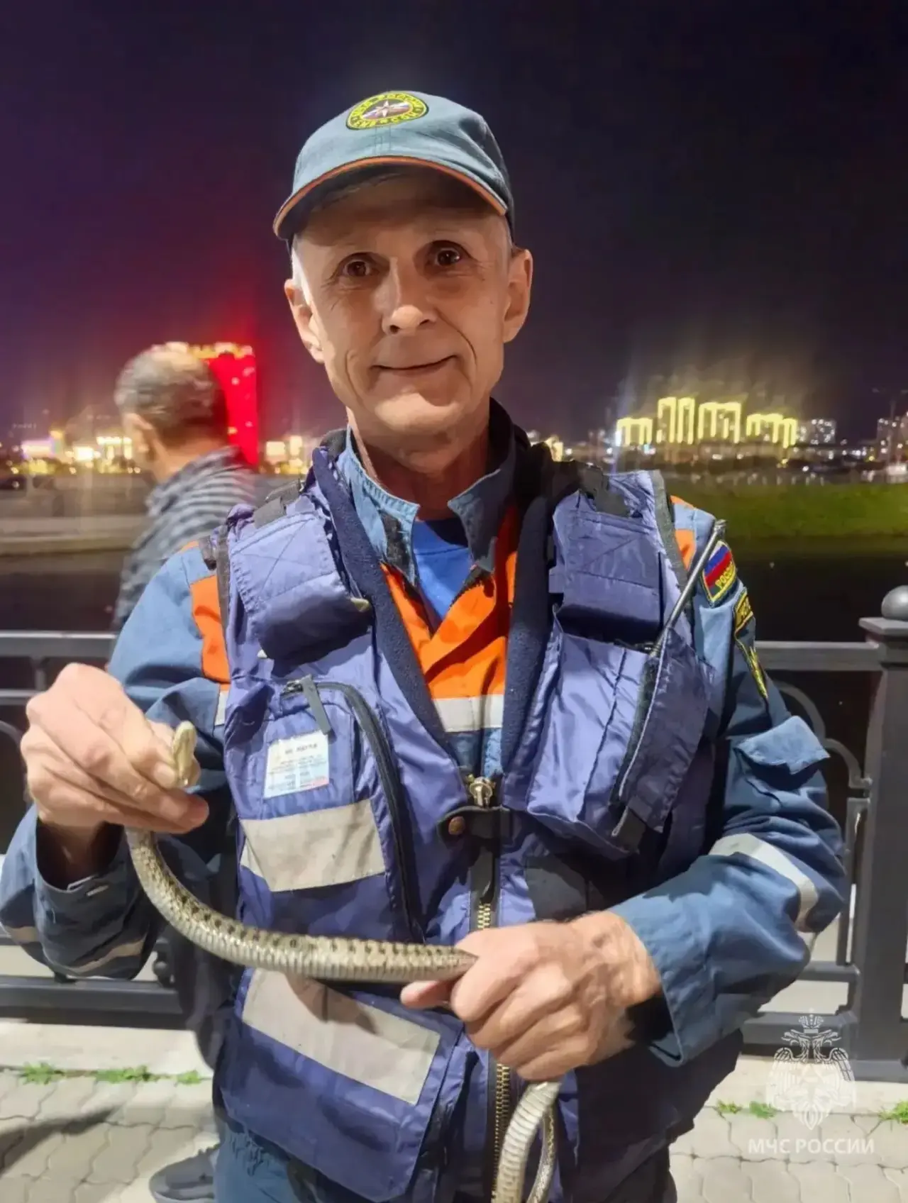 🐍На благовещенской набережной ребенок встретился со змеей
