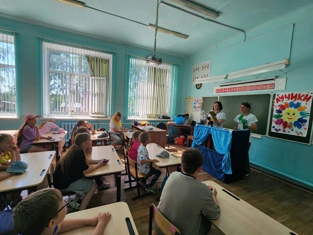 Чемодан полный чудес: Летние гастроли «Волшебного чемодана»!
Представьте себе самый обычный, на перв