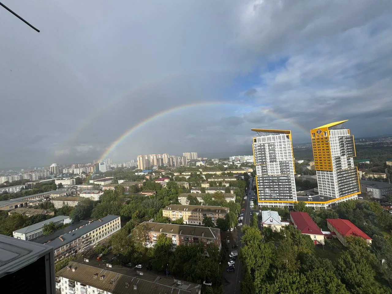 🌈 После дождика над Красноярском появилась двойная радуга.