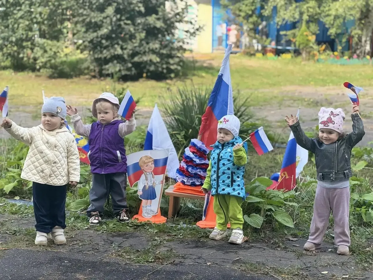 Белый – облако большое,
