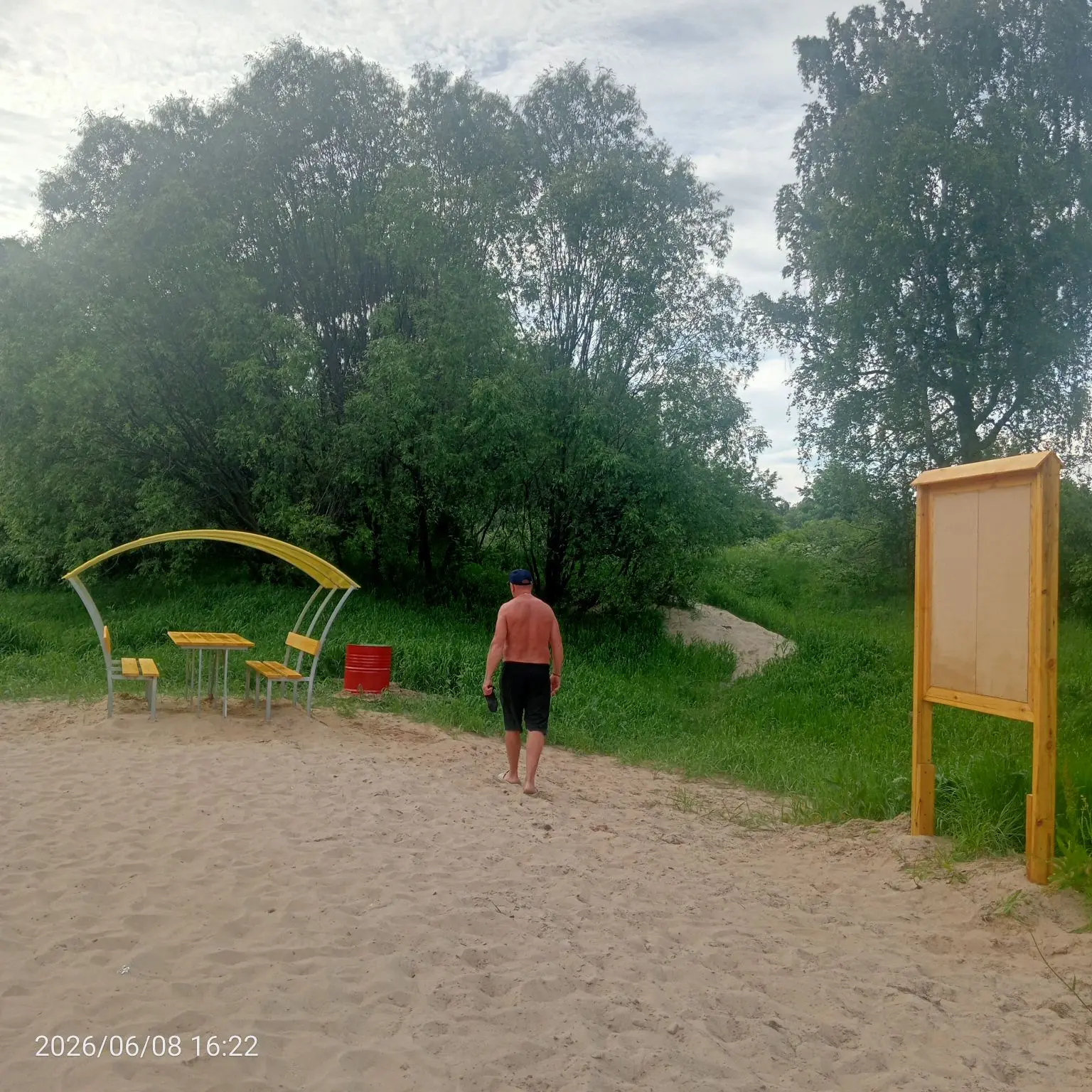 Куярская администрация закончила благоустройство места отдыха у воды.
Убедительная просьба: 
- не му
