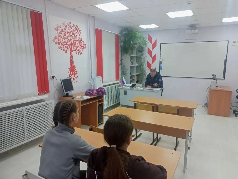 🛠️ В рамках смены в летнем лагере для ребят был организован инструктаж по противодействию терроризм