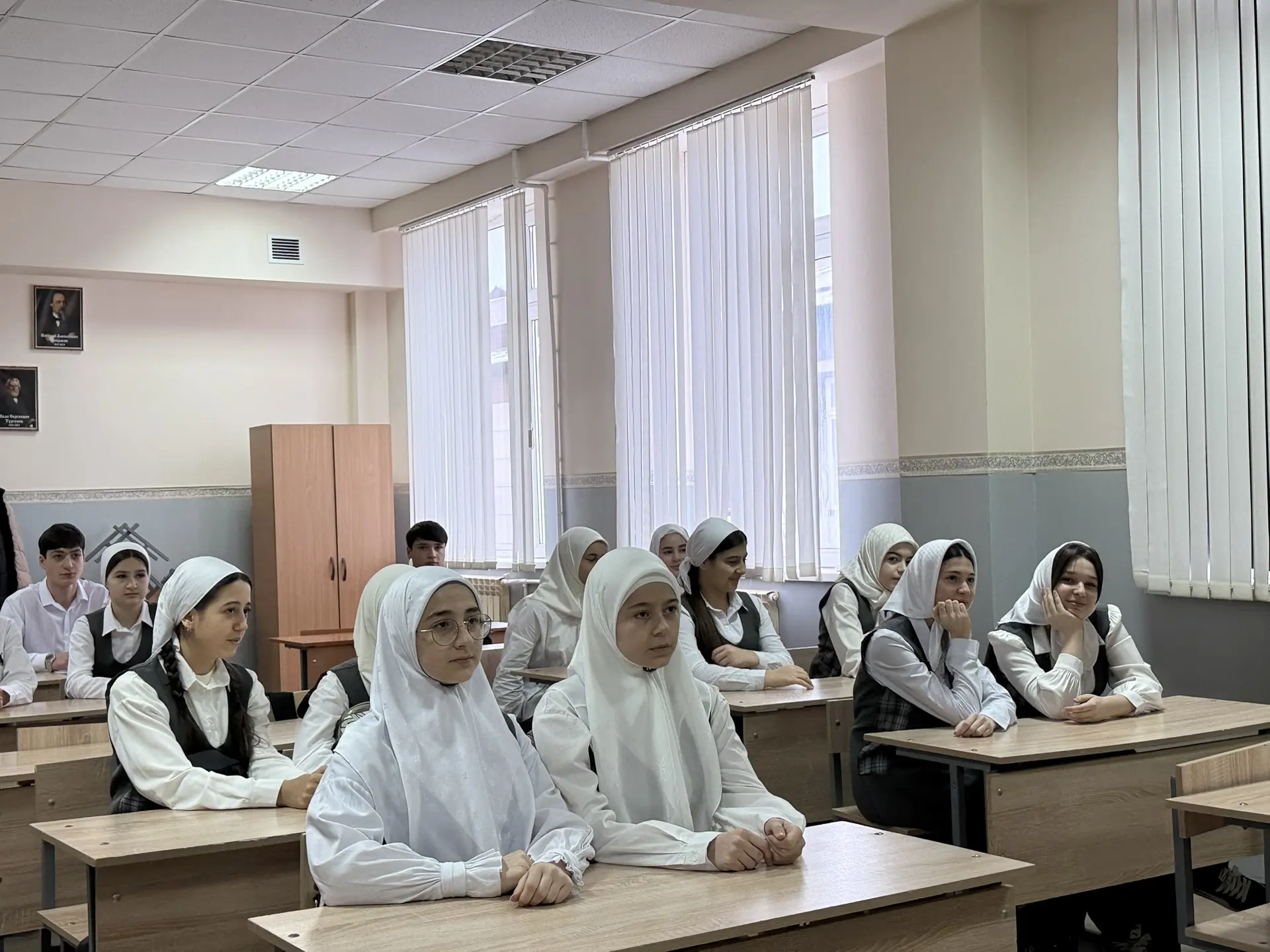 Каждый понедельник в образовательных учреждениях проводятся «Разговоры о важном», направленные на фо