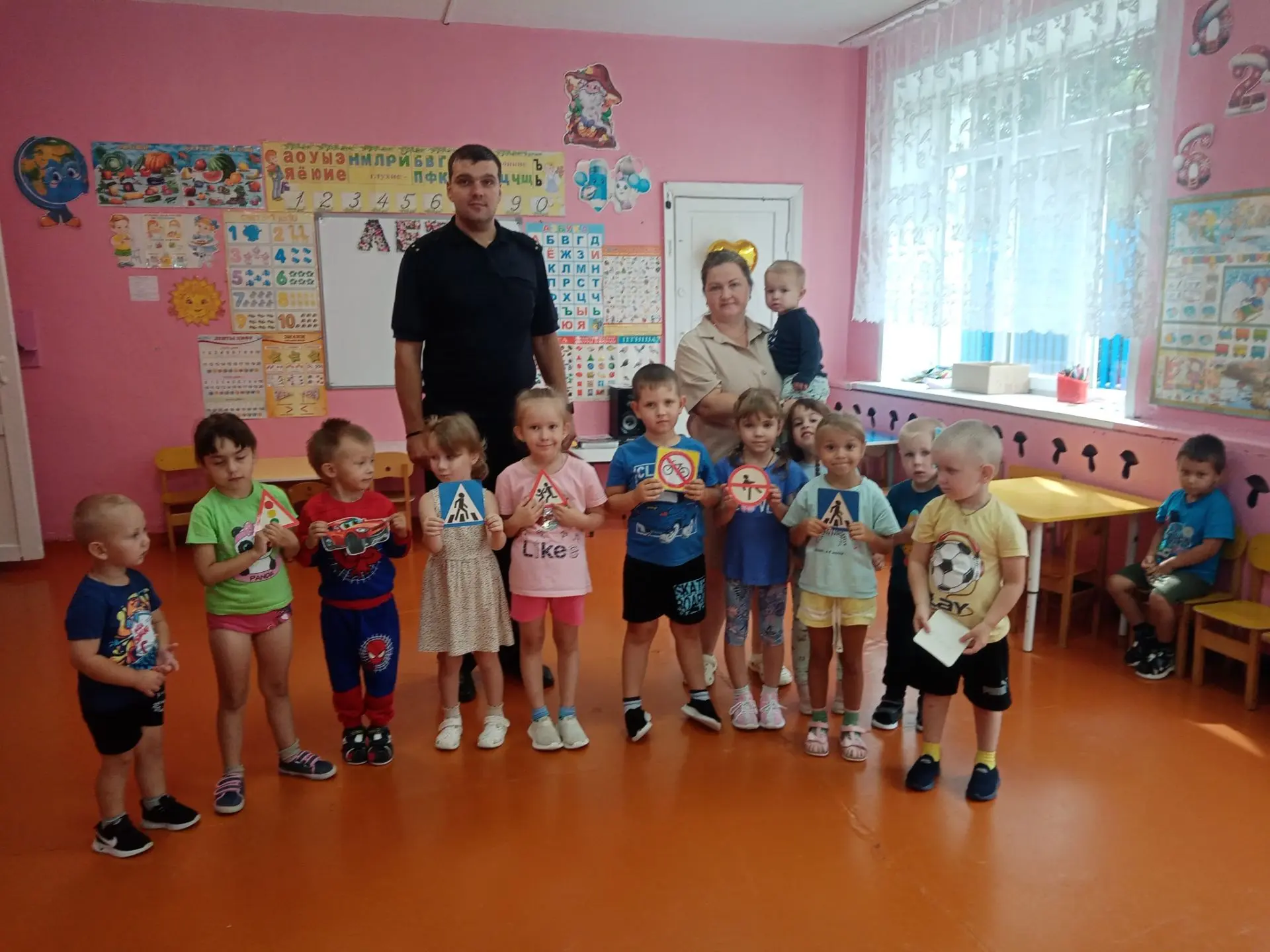 Вчера, 18 августа, детский сад с.Паниковец посетил