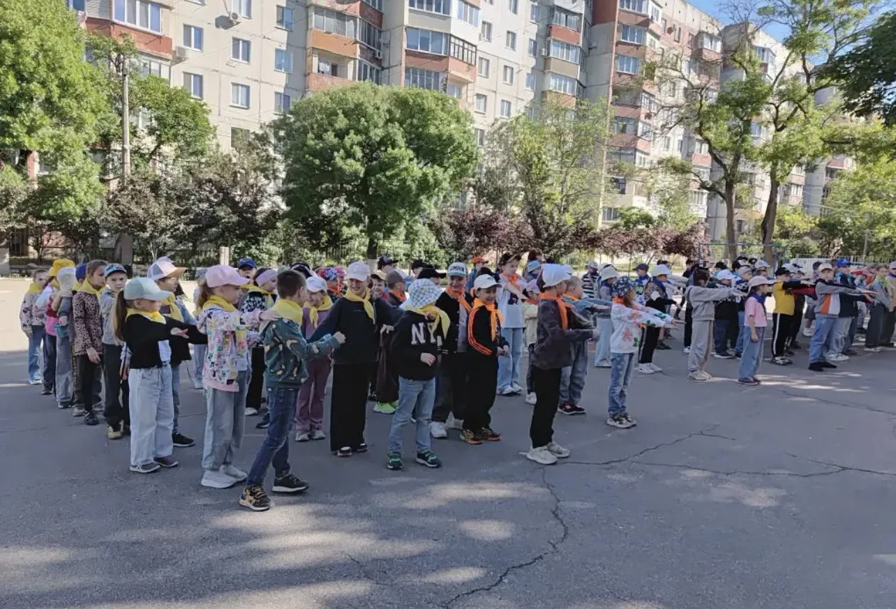 ☀️Летняя пришкольная площадка – это целый мир, наполненный смехом, открытиями и безграничной радость