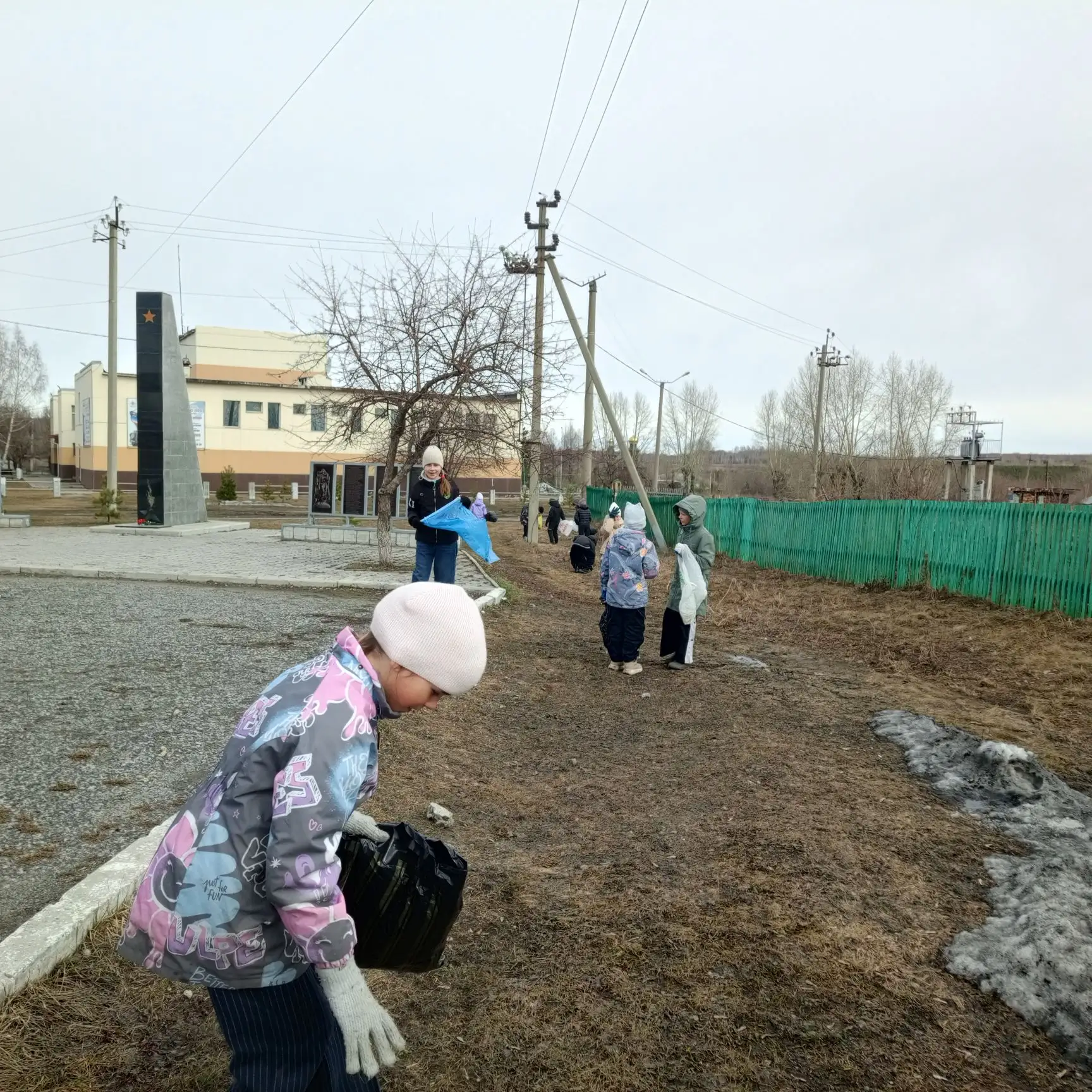 УБОРКА ПАМЯТНЫХ МЕСТ