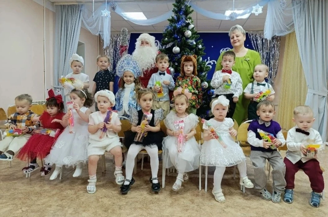 В нашем детском саду были проведены новогодние утренники в Первой младшей и во Второй м...