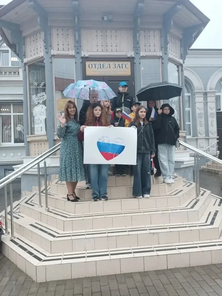 МЫ — ГРАЖДАНЕ ЛЮБИМОЙ СТРАНЫ!

✨11 июня, в канун Дня России, для подростков из летнего лагеря школы 