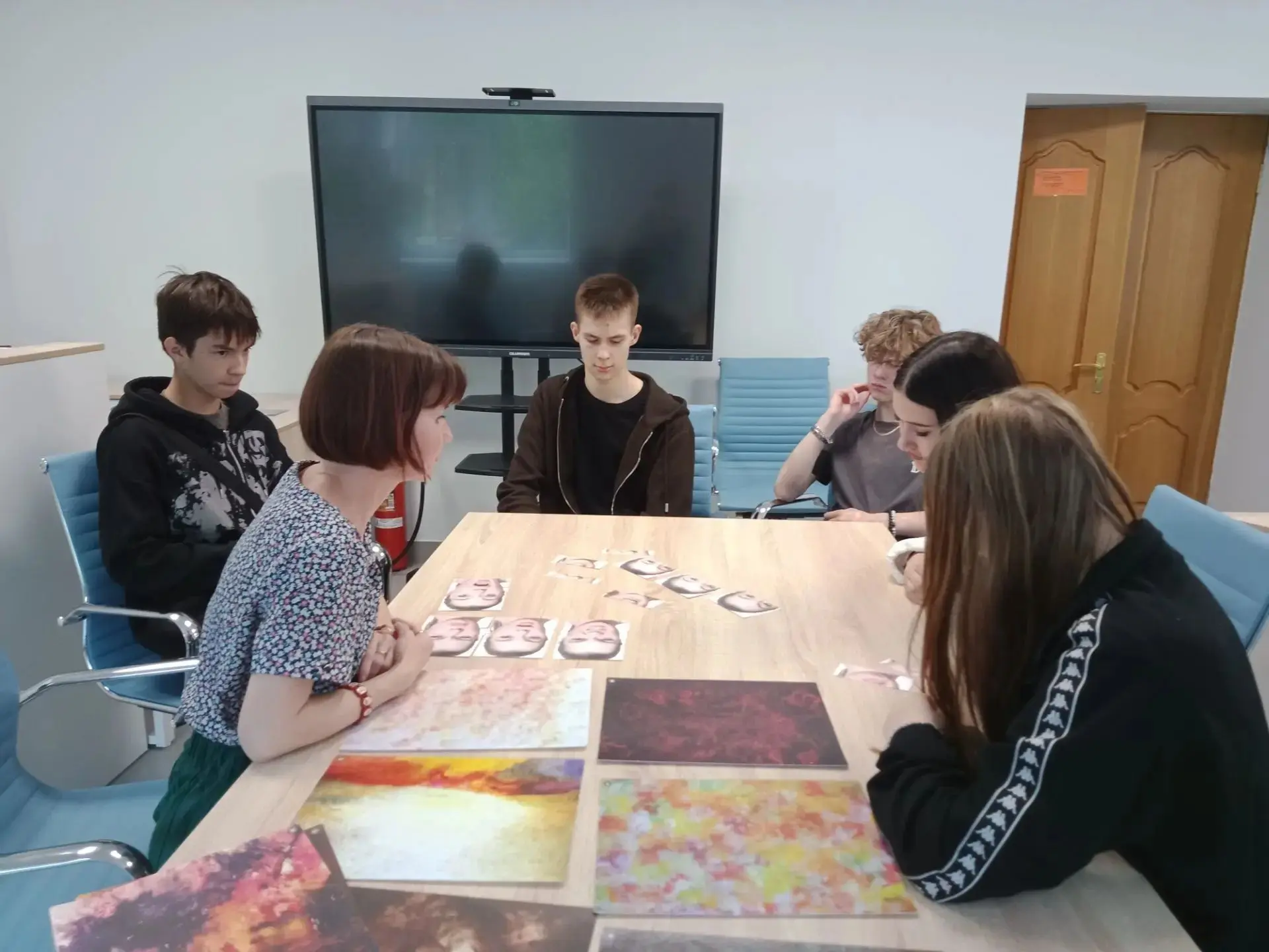 📌Подростков учат разрешать конфликты и управлять эмоциями

💢15 июня в рамках программы «Настроить 