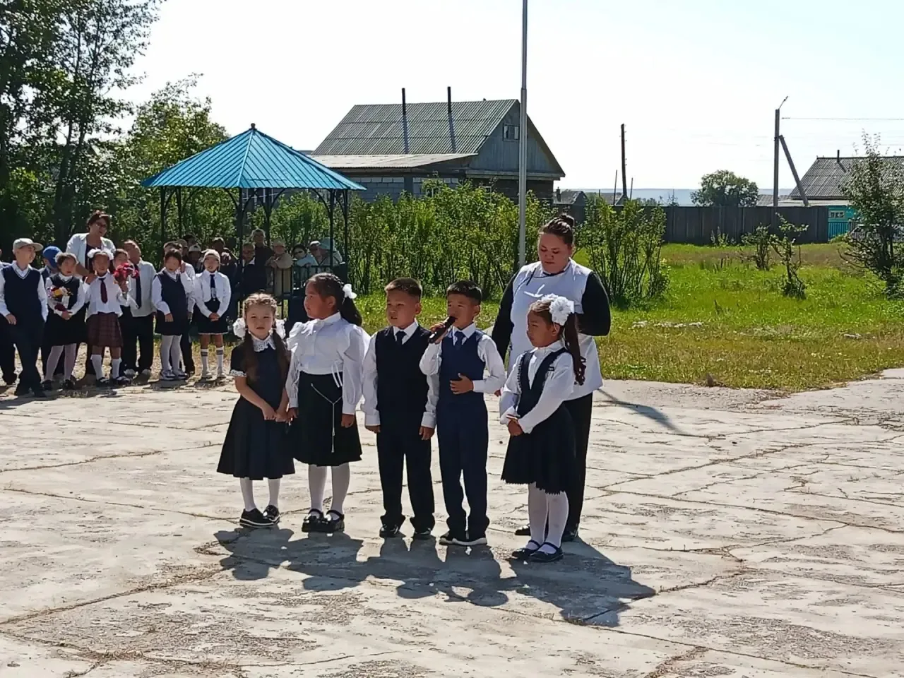 В Кункурской школе состоялось торжественное празднование Дня знаний.