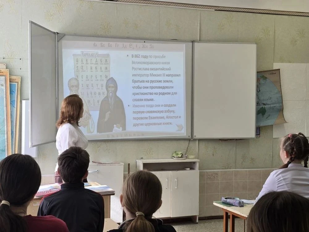 Язык, на котором мы говорим и пишем сегодня, зародился более тысячи лет назад. Оформить...