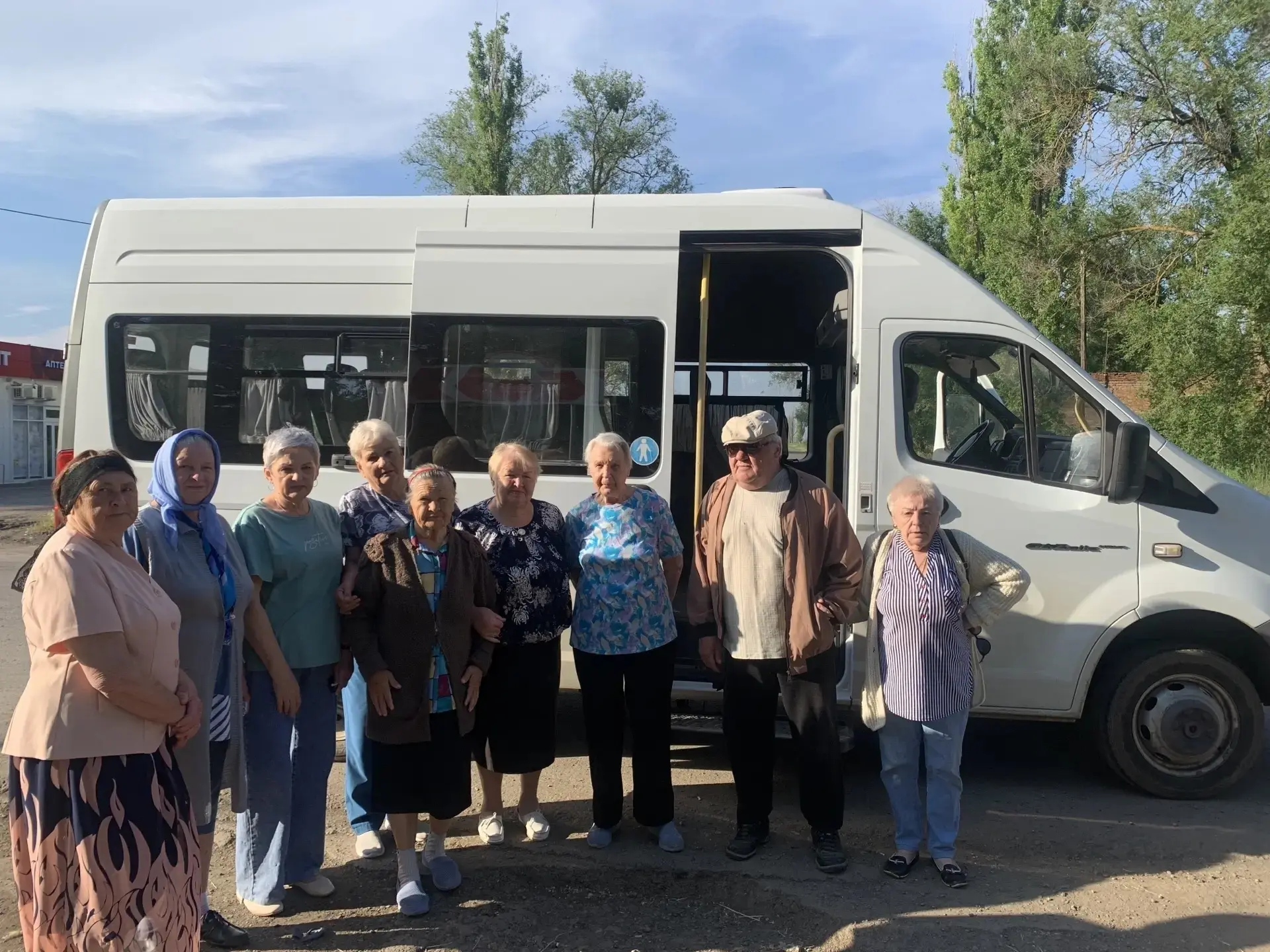 МБУ ЗР «ЦСО» в рамках национального проекта «Семья» продолжает осуществлять подвоз граждан в медицин