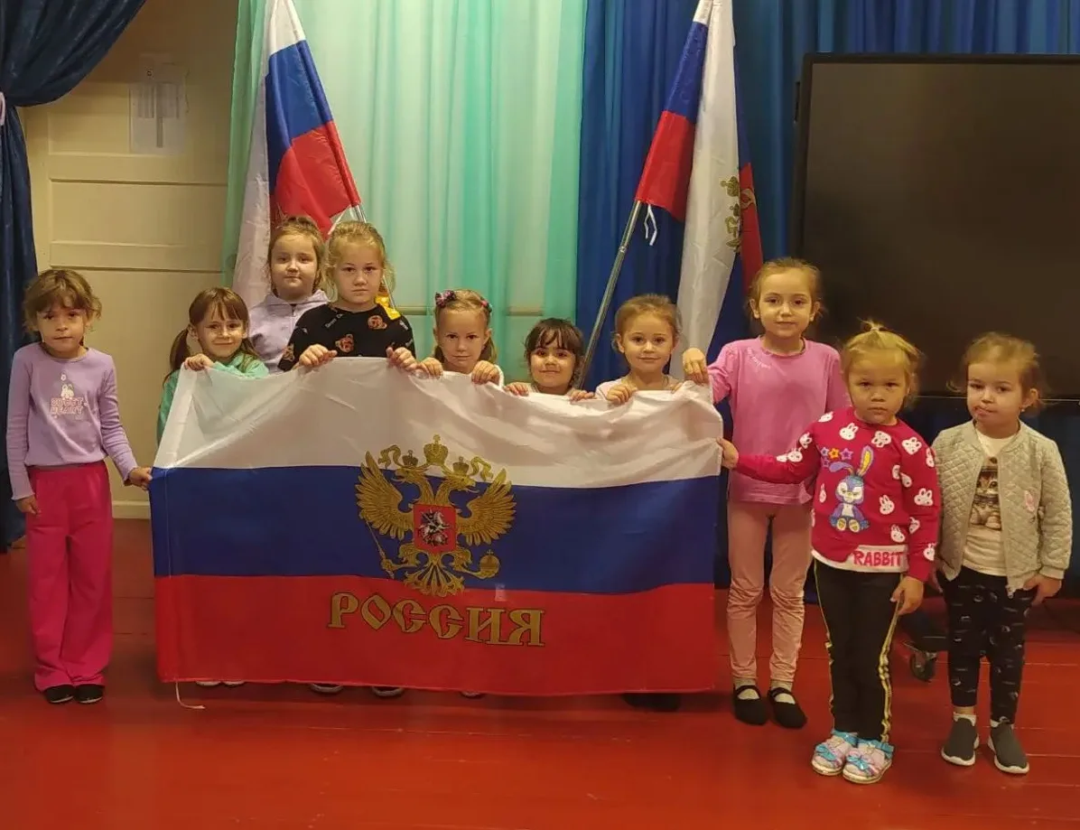Что такое флаг России и как относится к государственной символике, главная тема сегодня...