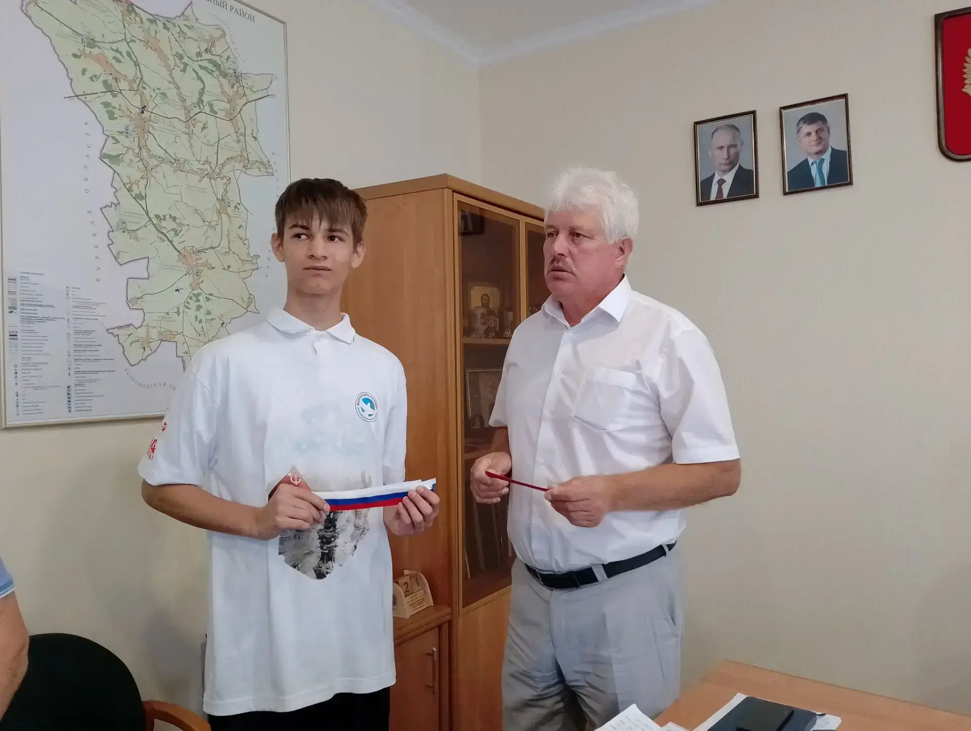 Сегодня, в преддверии Дня Государственного флага России,  принял участие в акции «Цвета...