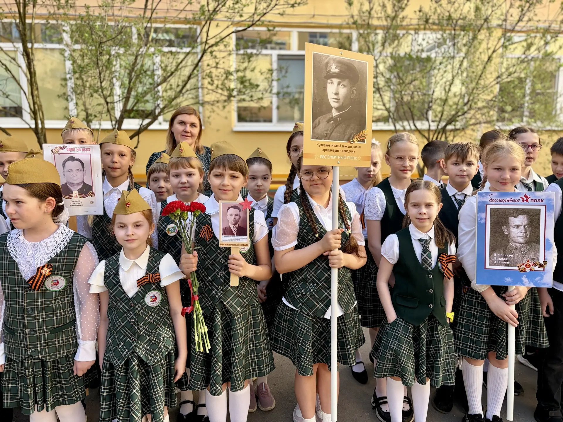 🎗️ “Бессмертный полк” в Центре образования № 7: Память, которая живет в наших сердцах.  Сегодня в на