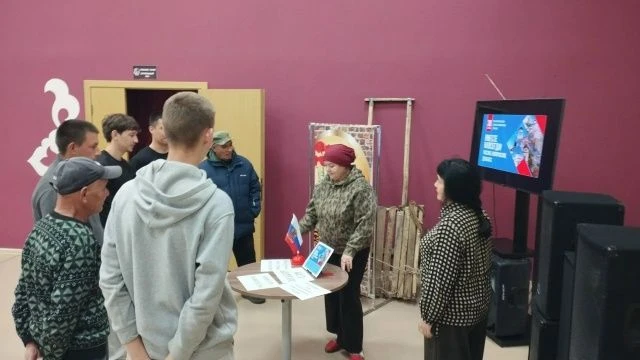 Ко Дню воссоединения новых территорий с Россией в Большесардекском доме культуры провел...