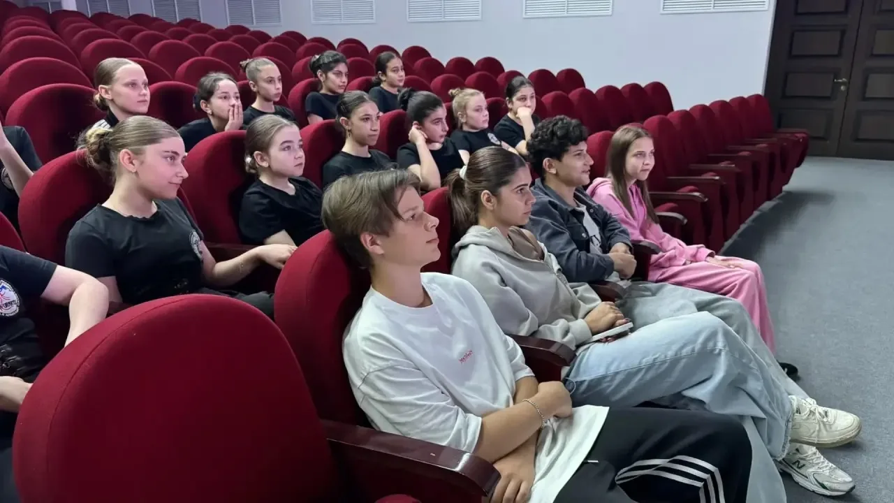 В городском дворце культуры «Апшеронск» прошла познавательная игровая программа «Азъ бу...
