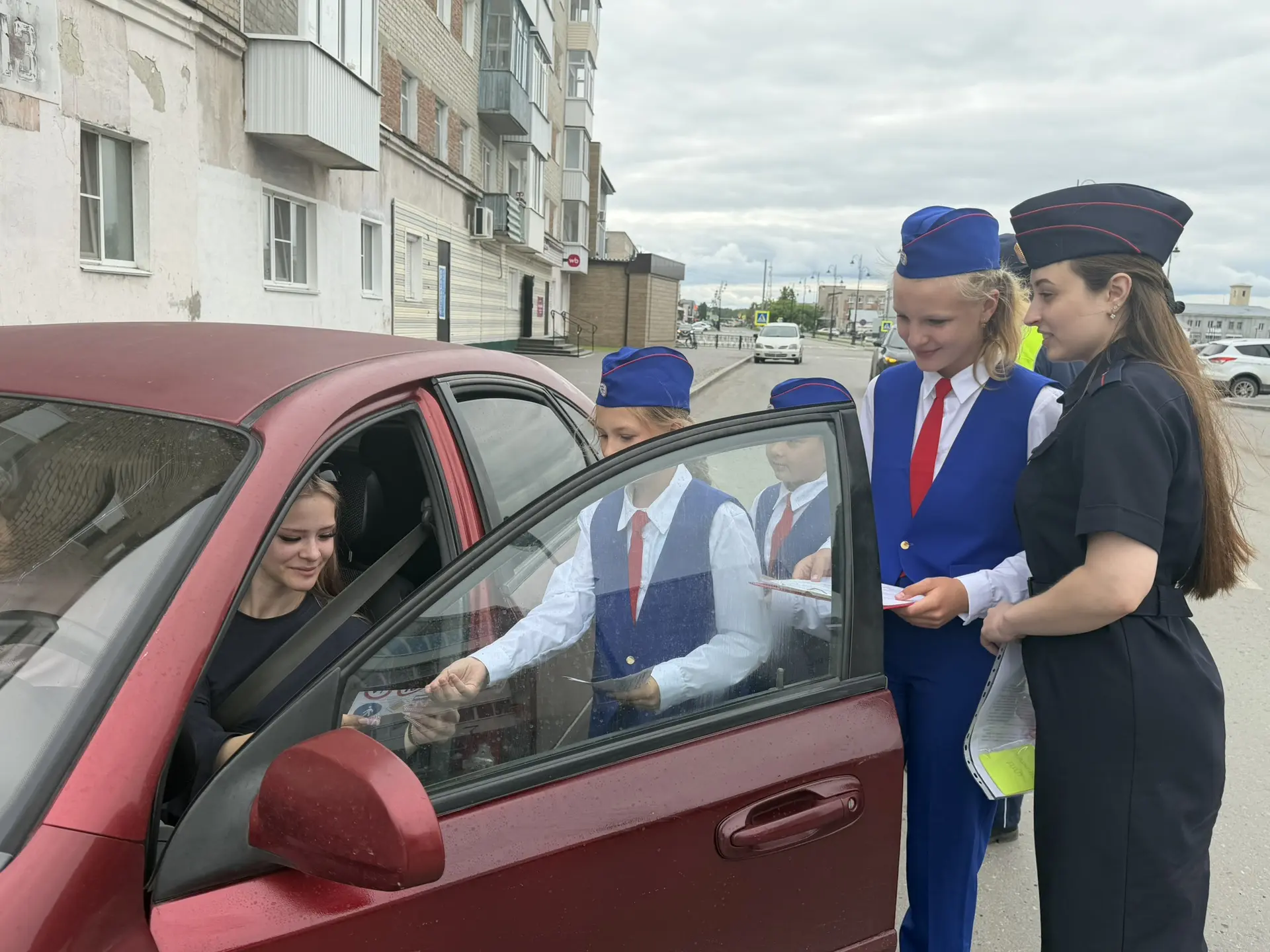 🚦 «КРУТОЙ ПОДЪЁМ» УРОВНЯ ЗНАНИЙ И НАСТРОЕНИЯ! 🚗💨
Сегодня отряд ЮИД «Крутой подъём» устроил настоя