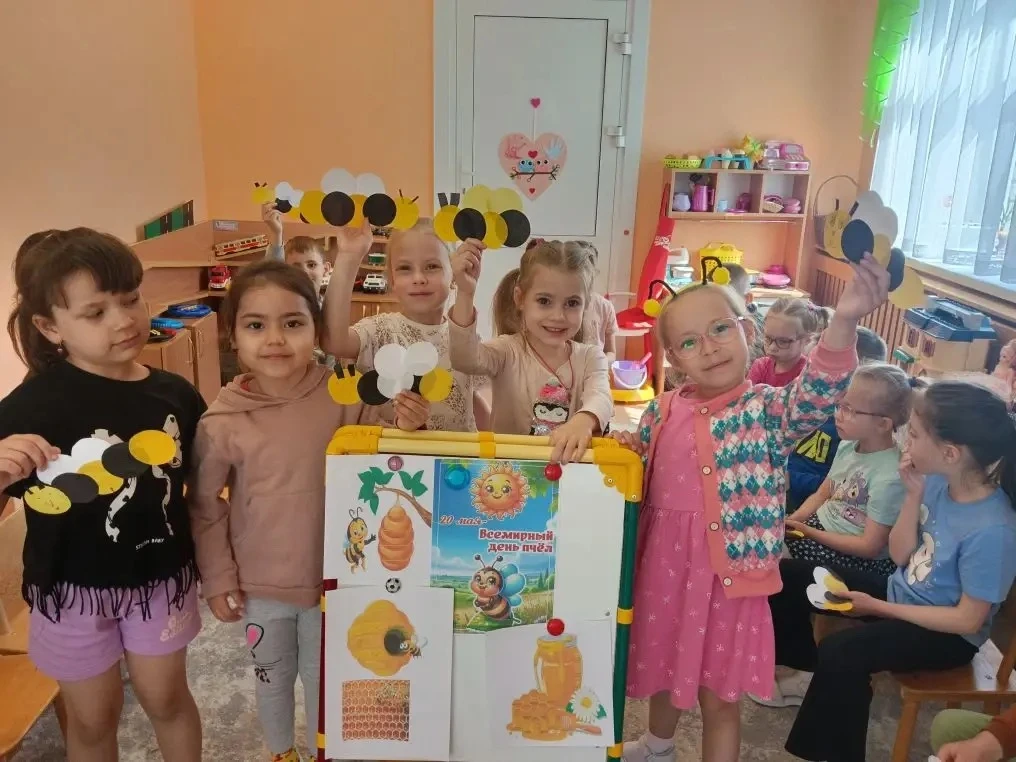 Ребята из старшей группы отметила "День пчёл"🐝