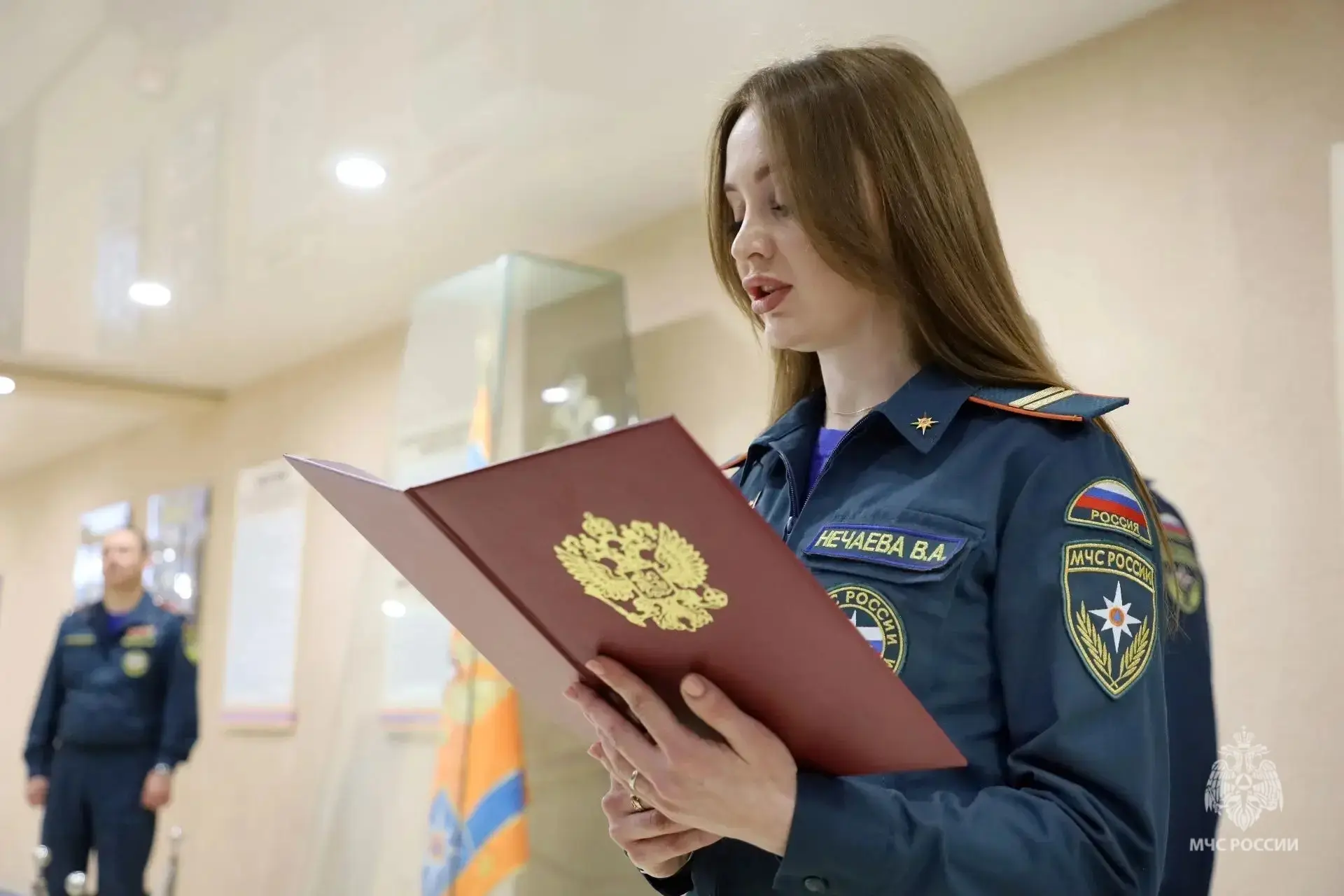 🇷🇺 В Саратове состоялась торжественная церемония приведения к присяге сотрудников МЧС России  Присяг