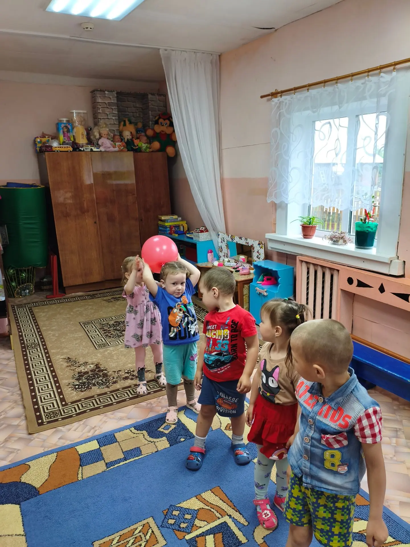 Вот и наступило долгожданное лето. В первый день лета вся страна отмечает замечательный праздник - Д