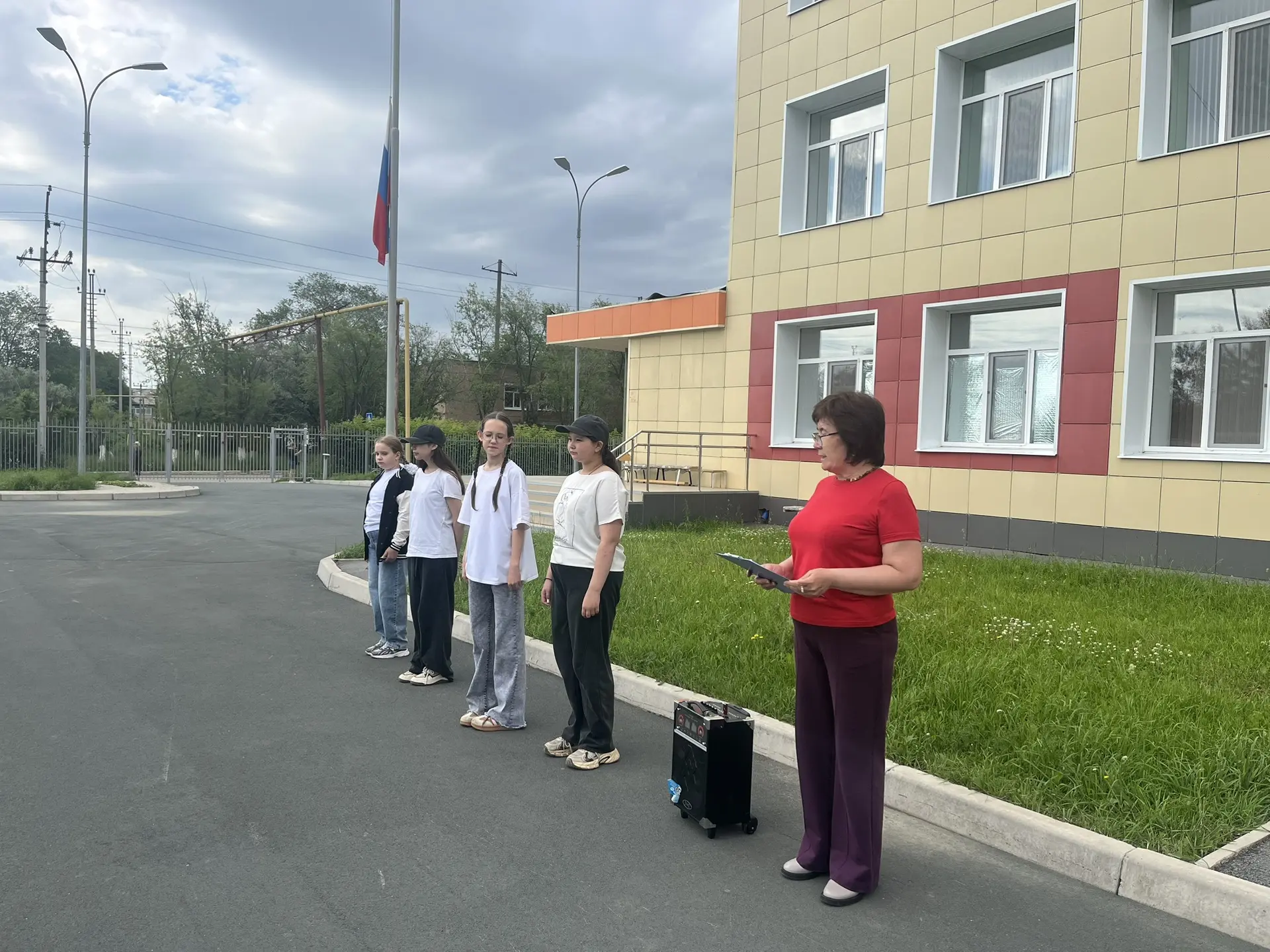 🇷🇺 Торжественная линейка, посвящённая Дню России! 🇷🇺

Сегодня в нашем лагере царила особая атмос