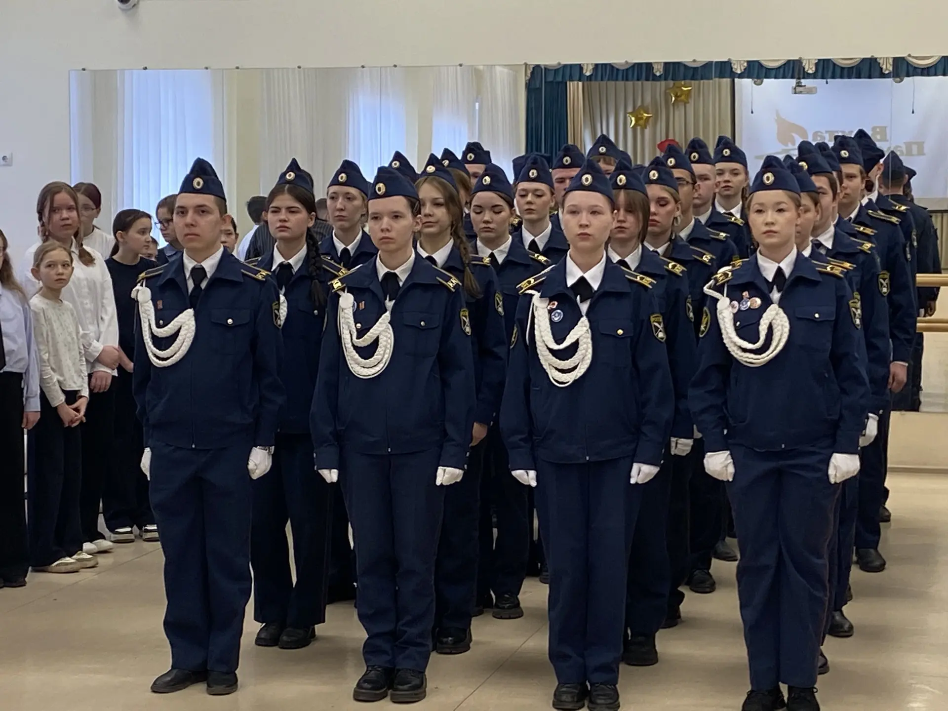🇷🇺Торжественная линейка в школе № 31: старт акции «Вахта Памяти»🌟 13 апреля в школе № 31 прошла обще