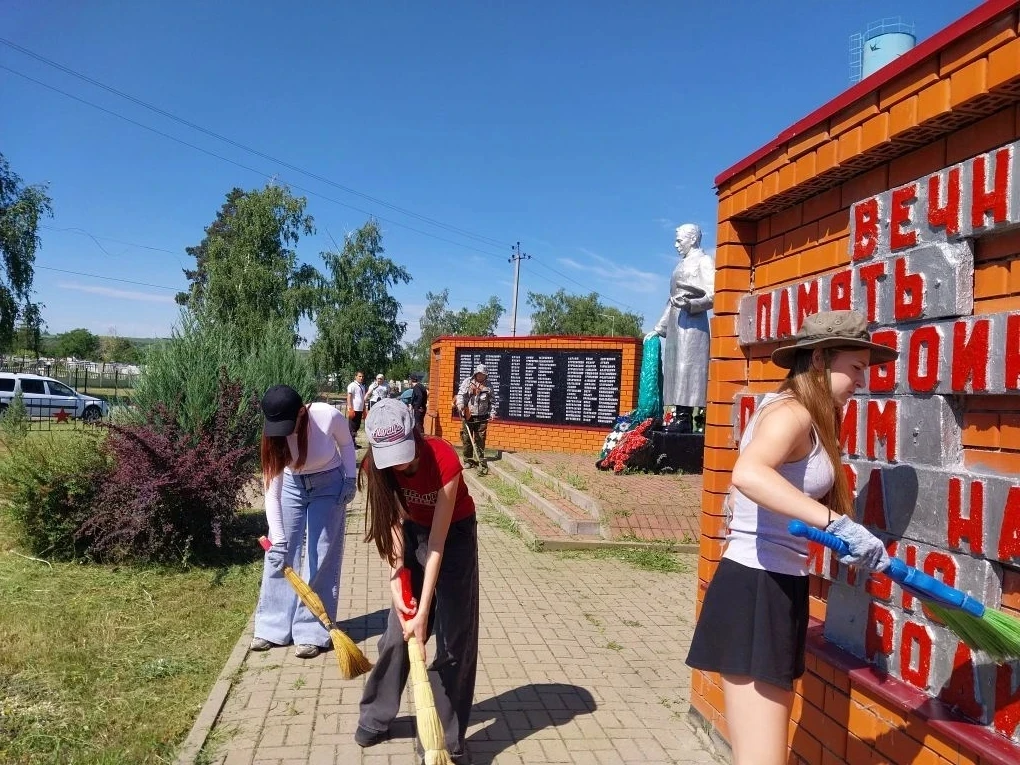 Солнечный вторник выдался по-настоящему насыщенным для ребят из летнего трудового лагеря «Ровесник».
