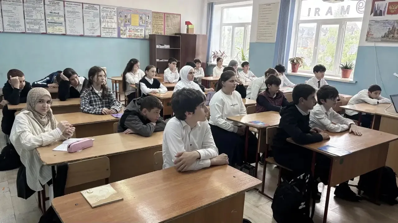 Классный час на тему: «Право, ответственность и безопасность» провели в 7 «Е» классе. Цель:  Сформир