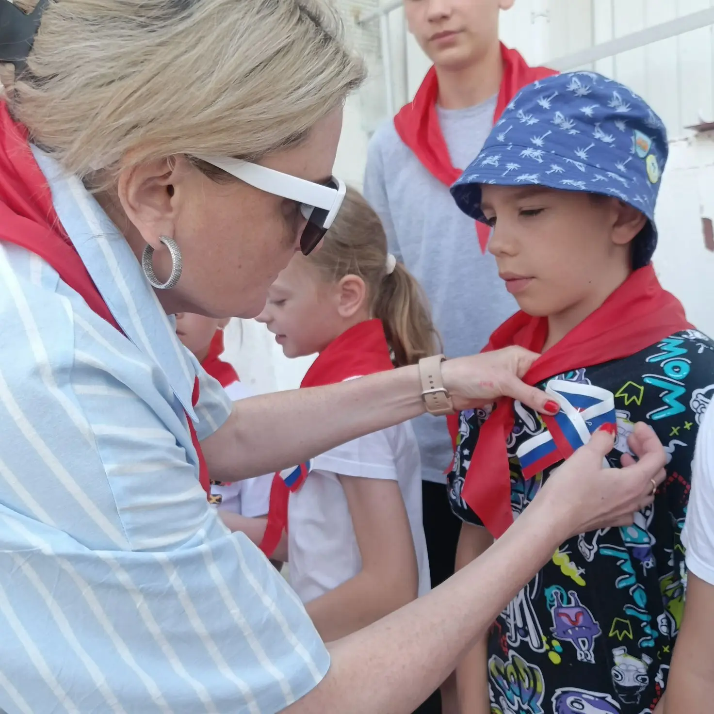 МЫ ДЕТИ ТВОИ, РОССИЯ😍
🇷🇺 Девятый день в лагере «Солнышко»: Мы — граждане великой России!

Сегодня