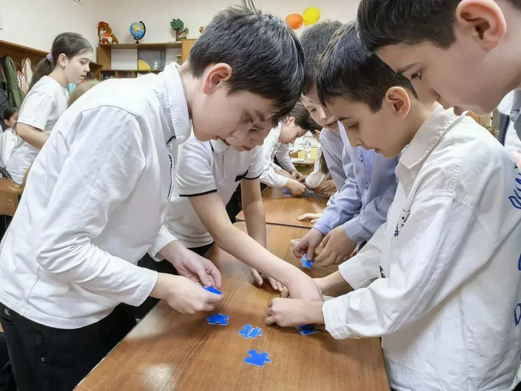 ✨ Умелая иголочка, или Путь от белоручек к белошвейкам ✨  4 «Г» класс с гордостью представляет свой 