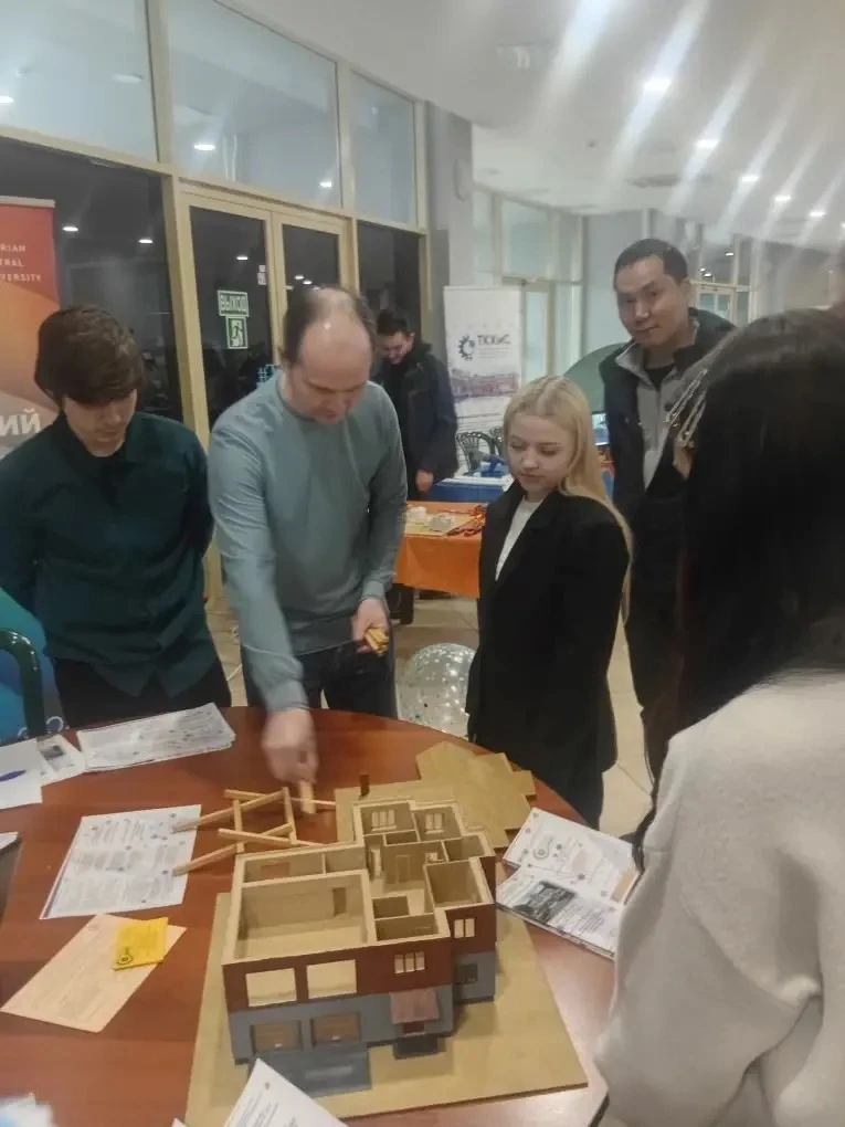 В рамках профориентационной деятельности группа учащихся 10-х классов посетила региональный этап Все