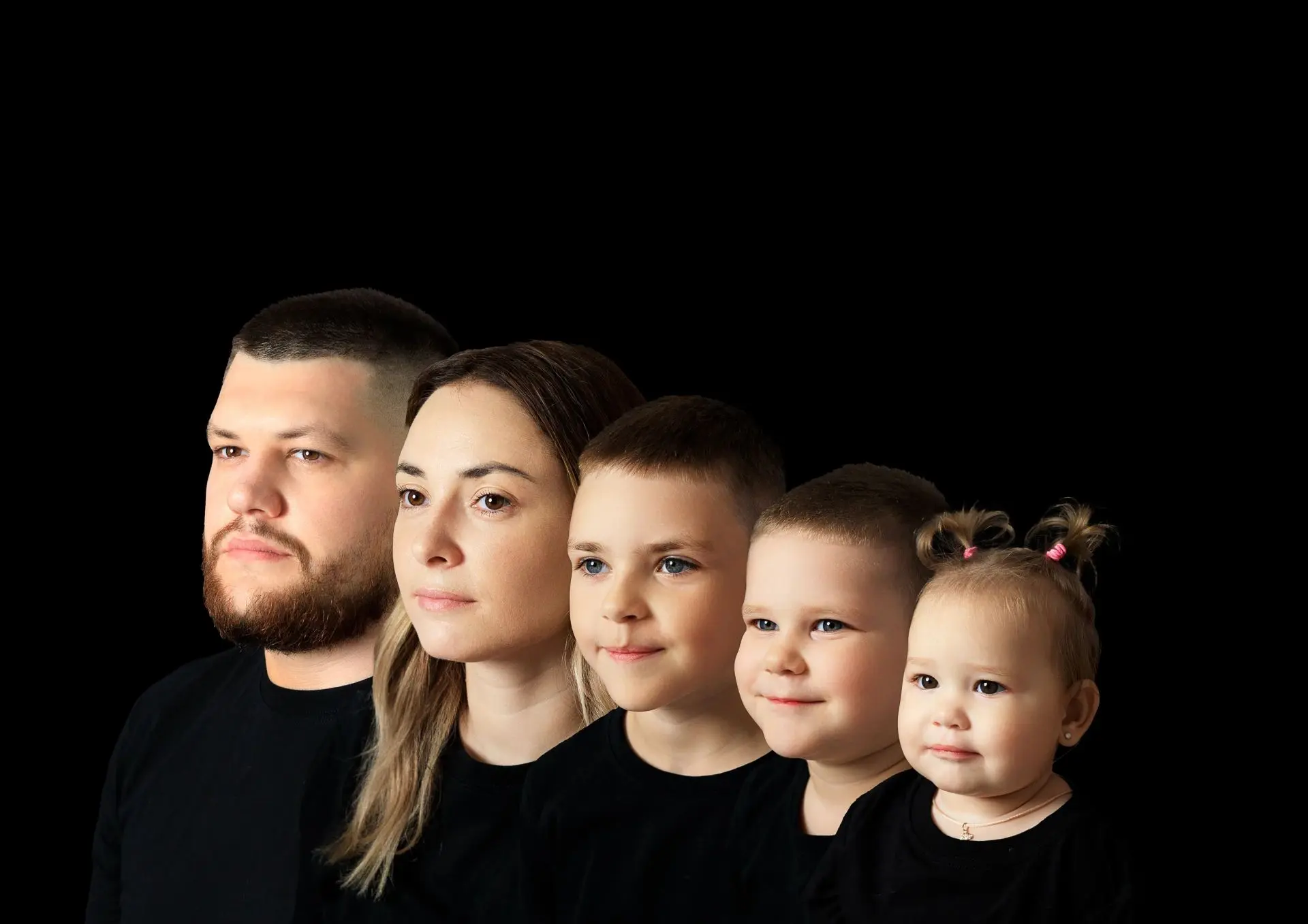 Родители решили совместить годик и съемку портрета поколения. Да, так тоже можно.