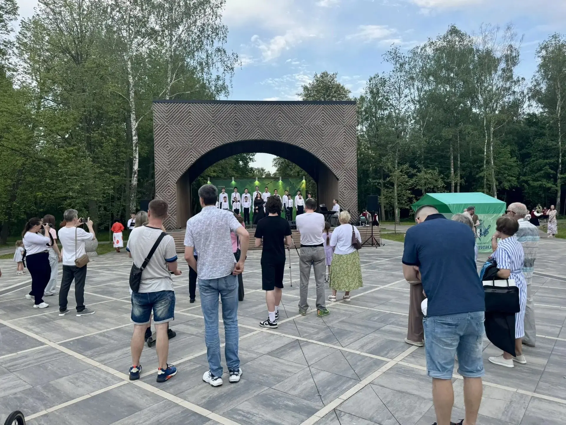 🎼 Не про буквы, а про память: в ступинском парке прошёл концерт ко Дню славянской письменности  На ц