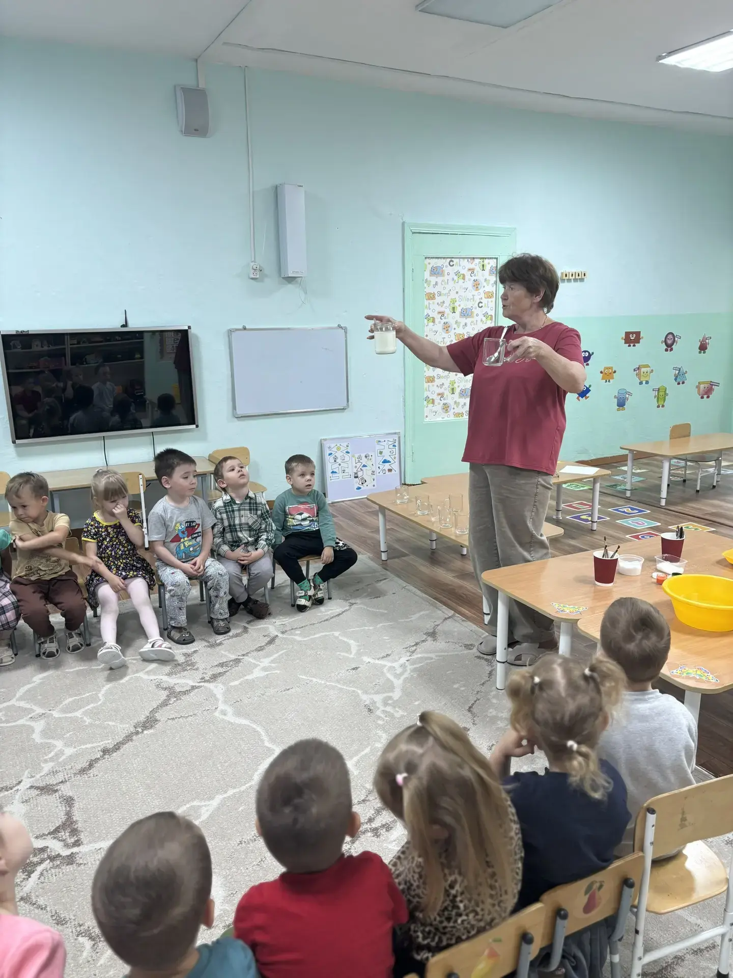 В рамках образовательной программы во второй младшей группе прошло занятие на тему "Волшебница вода"