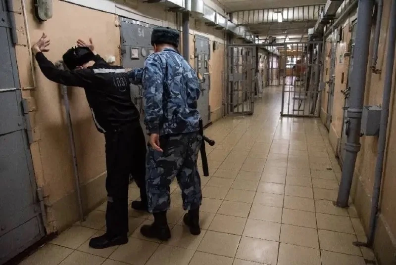 Заключенный до смерти забил педофила в омской колонии