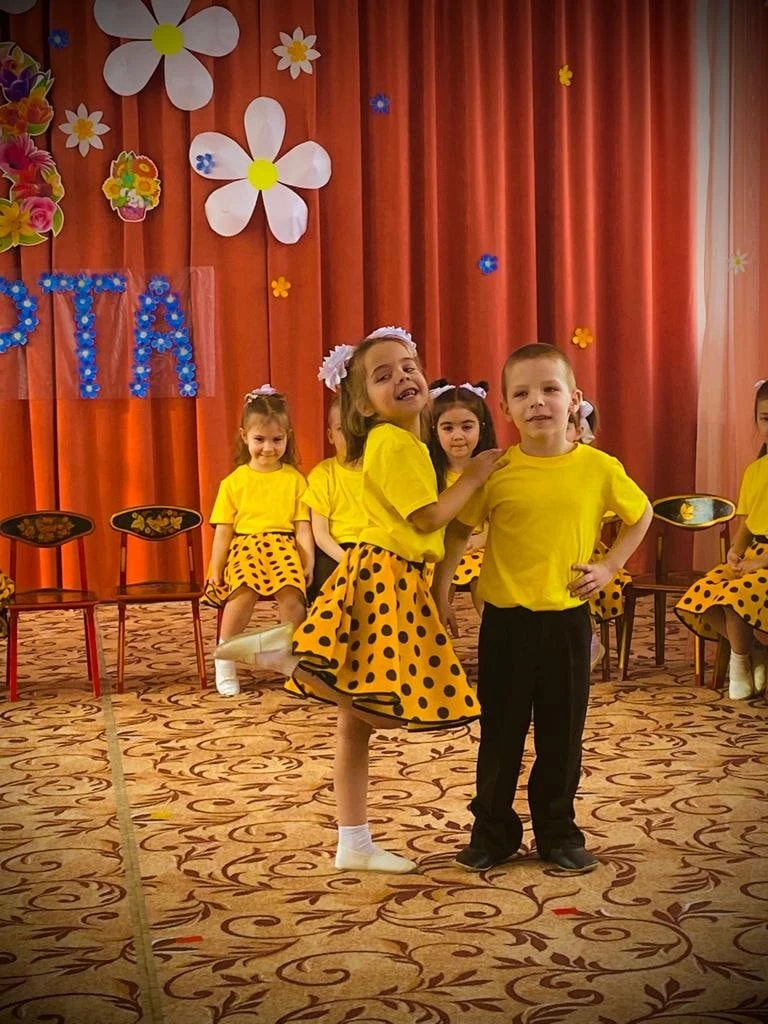 Вот  совсем не давно мой мальчик был маленьким 😍 а сейчас уже большой вот время летит ...