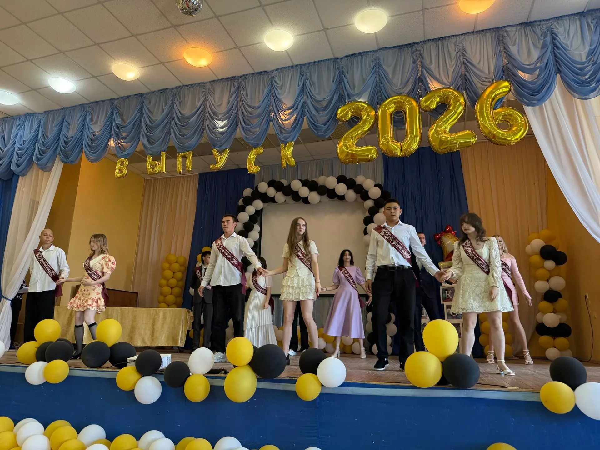 🎓 27 июня в нашей школе царила по-настоящему праздничная атмосфера! 🎉

Мы с гордостью и радостью п