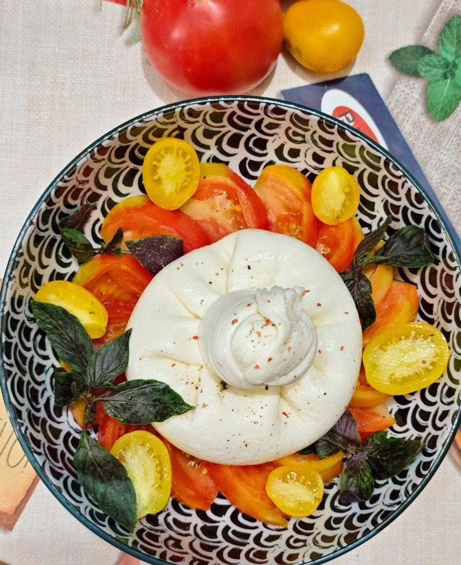 Смотрите, что творят наши студенты на своих кухнях!  💛 Буратта — нежнейшая, с сливочной сердцевиной,