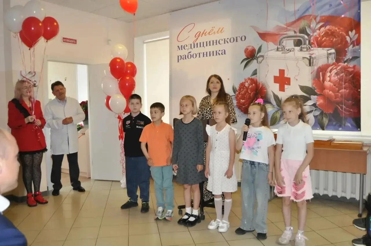 КАДЕТЫ МЧС ГИМНАЗИИ ПОЗДРАВИЛИ ВРАЧЕЙ

✨ В преддверии Дня медицинского работника, ученики 2"А" профи