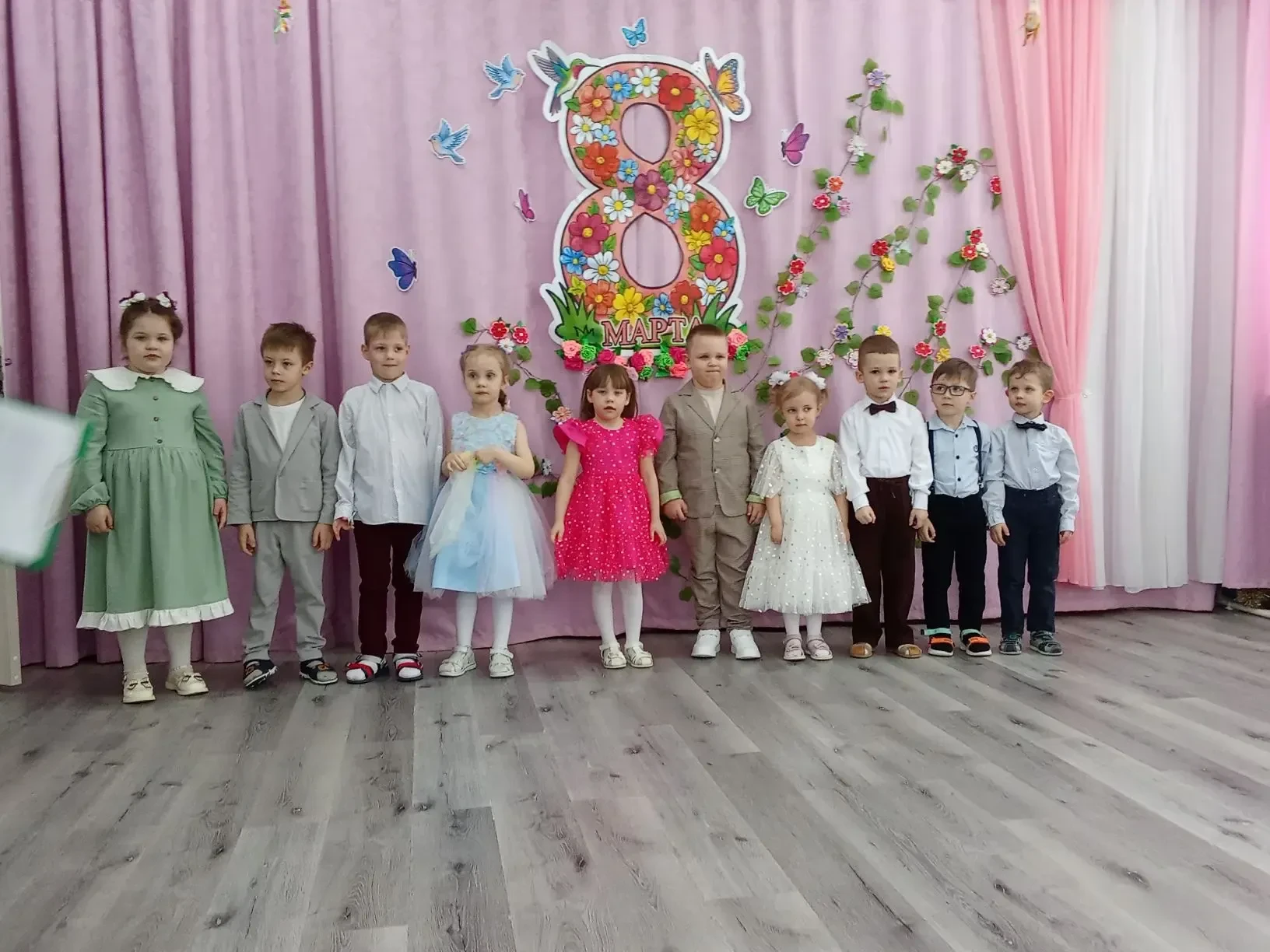 🌸 Уважаемые женщины и милые девочки!