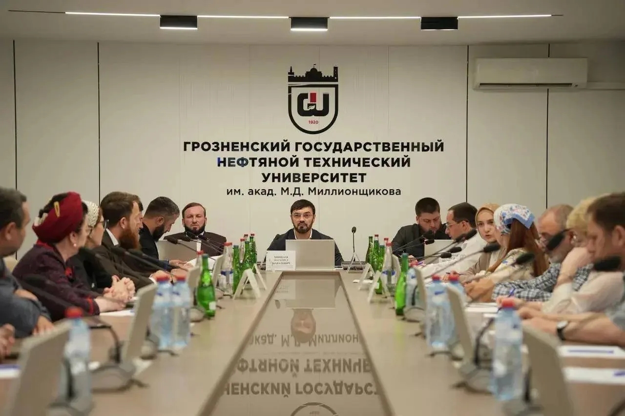 На заседании попечительского совета ПИШ «РосГеоТех» ГГНТУ утверждена программа развития...
