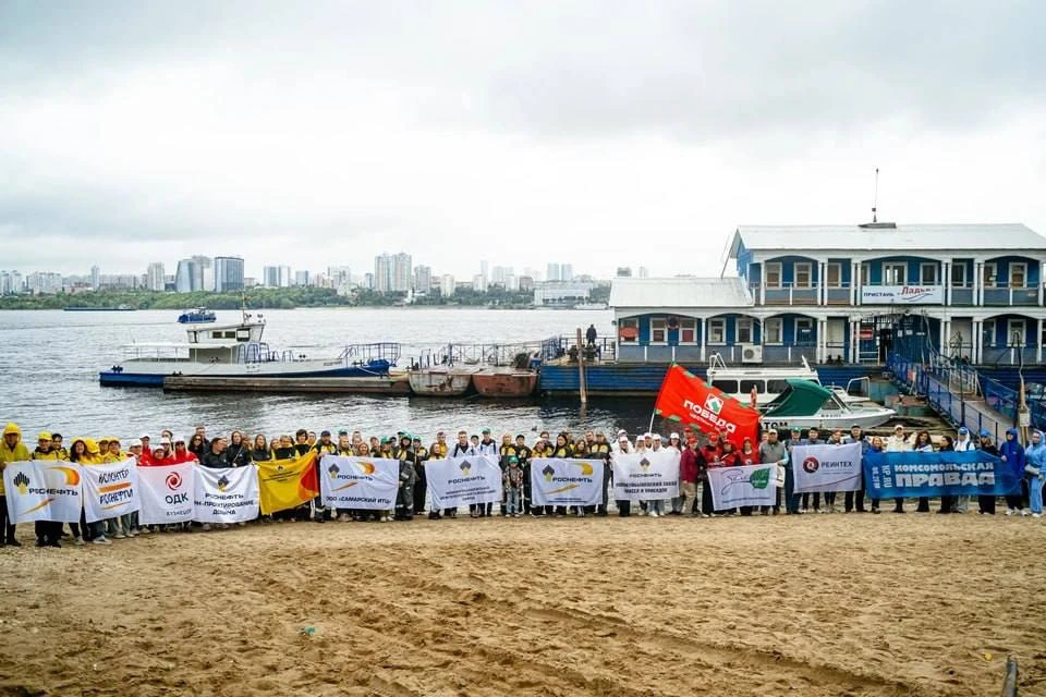 💪🏻 Волонтёры вывезли с Рождественского две тонны мусора