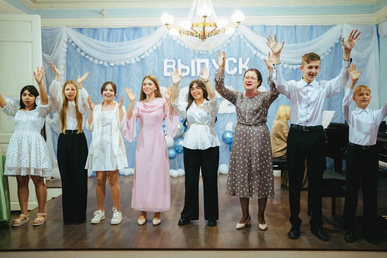 Дорогие наши ребята, еще раз поздравляем вас с выпуском! Вы достойно завершили свой пут...