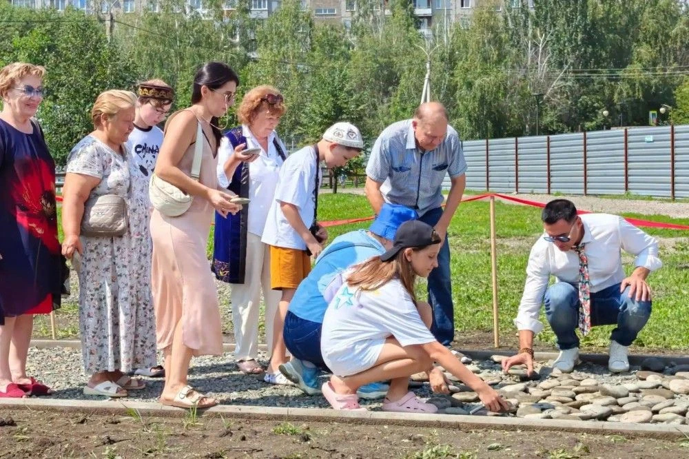 ⚡️ В барнаульском зоопарке заложили «Тропинку дружбы народов»
 
🤝 30 июля, в Международный день дру