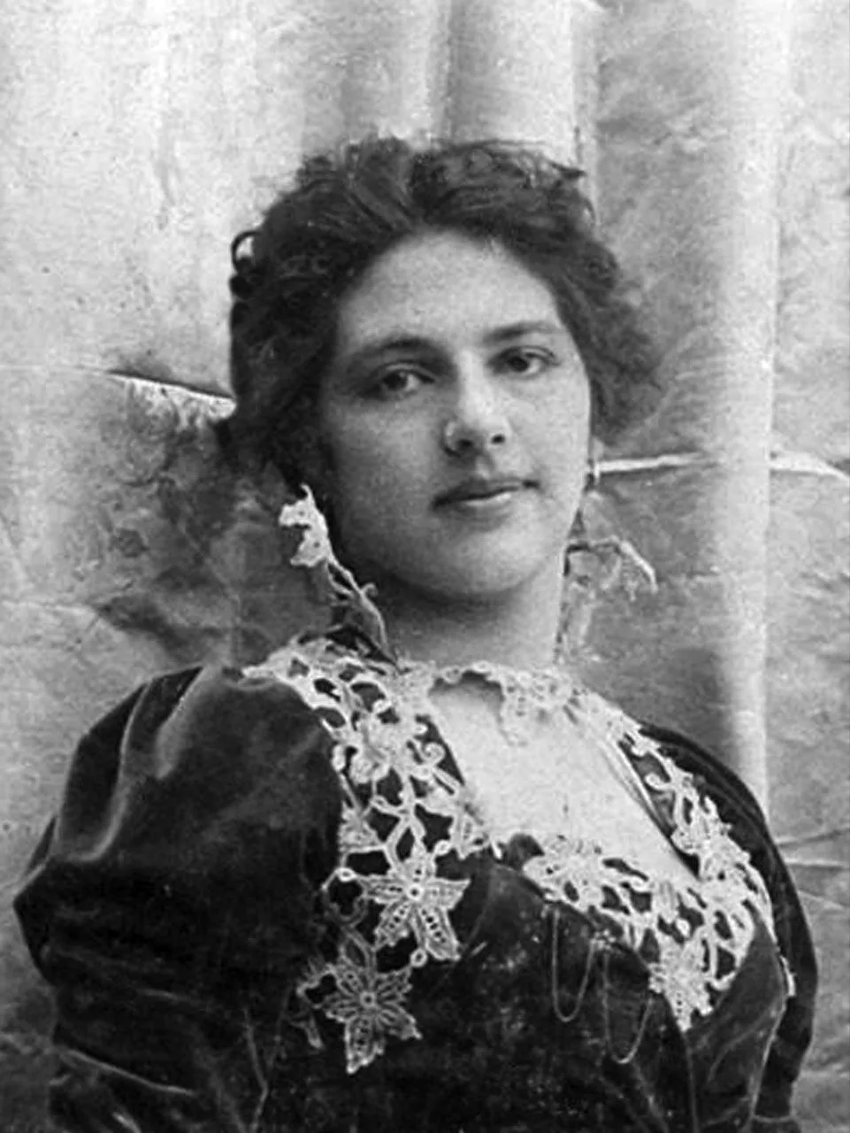 109 лет назад во Франции по обвинению в шпионаже казнена Мата Хари.
