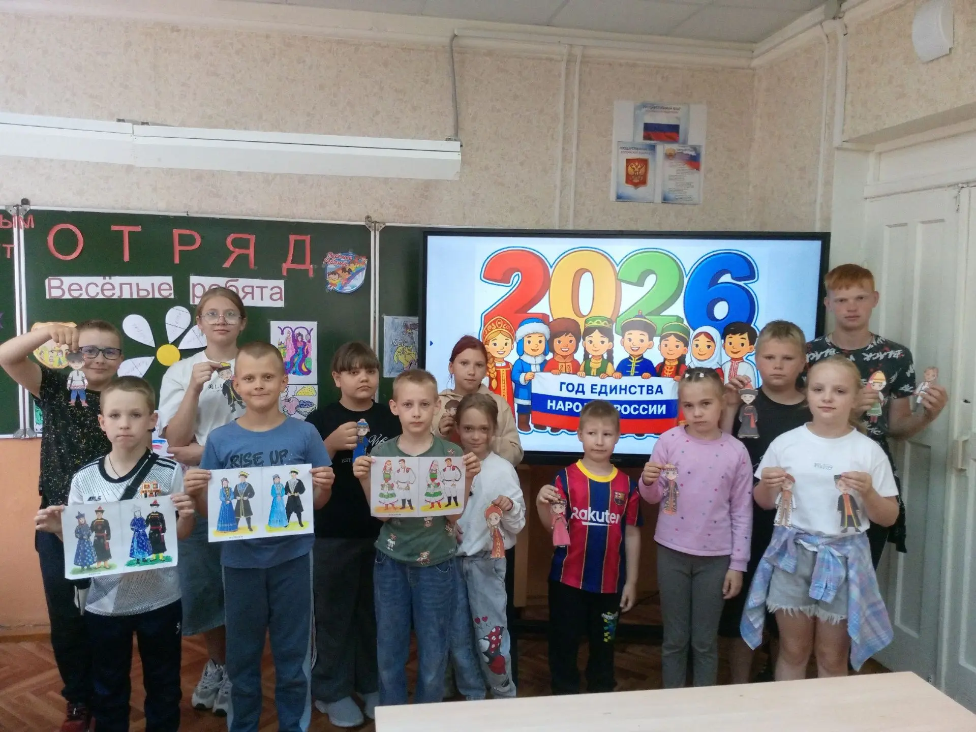 🎨 Бумажная кукла, которая объединяет народы!